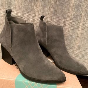 Dolce Vita - Daylon Suede Bootie, Dark Grey, 10